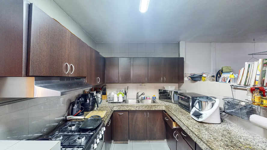 Venta de bello apartamento con balcón cerrado en PH Los Angeles – Betania