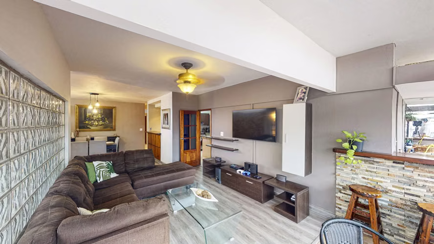 Venta de bello apartamento con balcón cerrado en PH Los Angeles – Betania