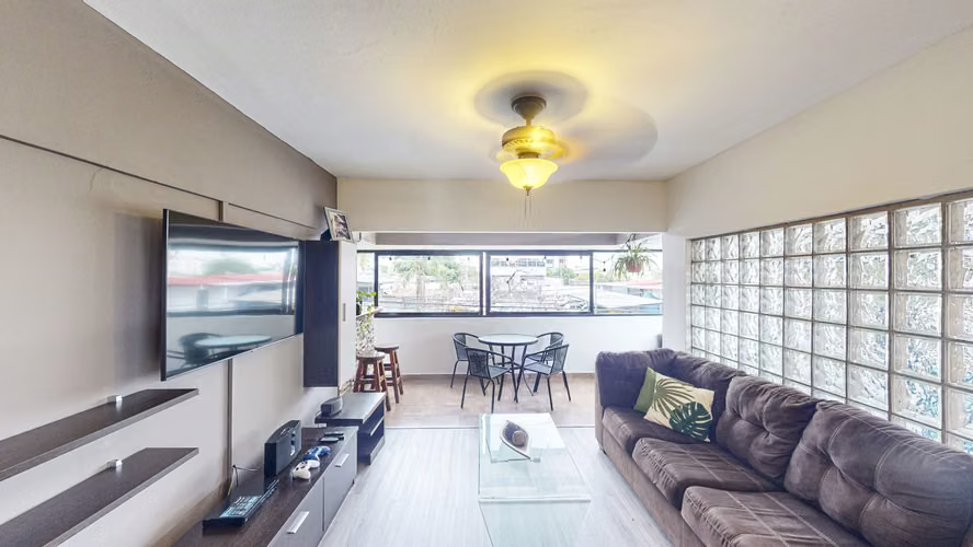 Venta de bello apartamento con balcón cerrado en PH Los Angeles – Betania