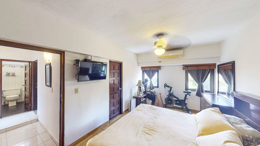 Venta de bello apartamento con balcón cerrado en PH Los Angeles – Betania