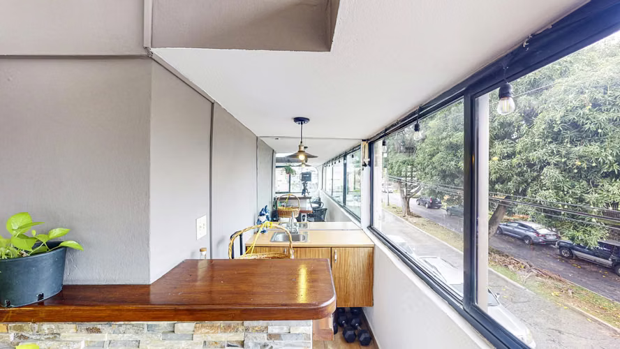 Venta de bello apartamento con balcón cerrado en PH Los Angeles – Betania