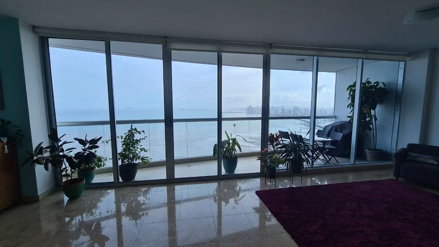 Apartment sale in Costa del Este, PH Pearl on the sea.