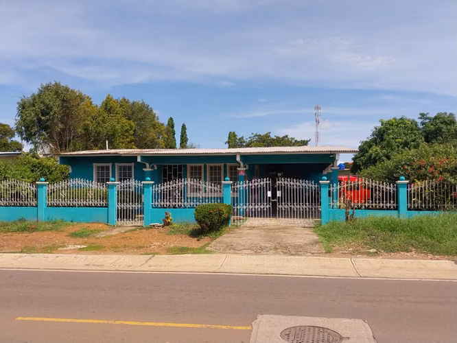 Se Vende Casa en Aguadulce - Barriada San Roque - Imagen 2