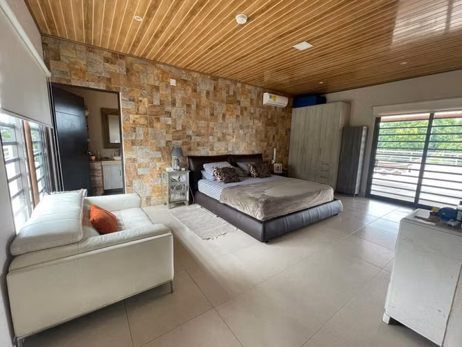 “PARAISO PLAYERO” AMPLIA CASA EN COSTA ESMERALDA CON JACUZZI EN COMUNIDAD PRIVADA EN VENTA
