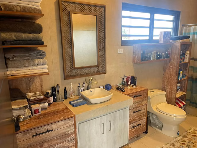 “PARAISO PLAYERO” AMPLIA CASA EN COSTA ESMERALDA CON JACUZZI EN COMUNIDAD PRIVADA EN VENTA