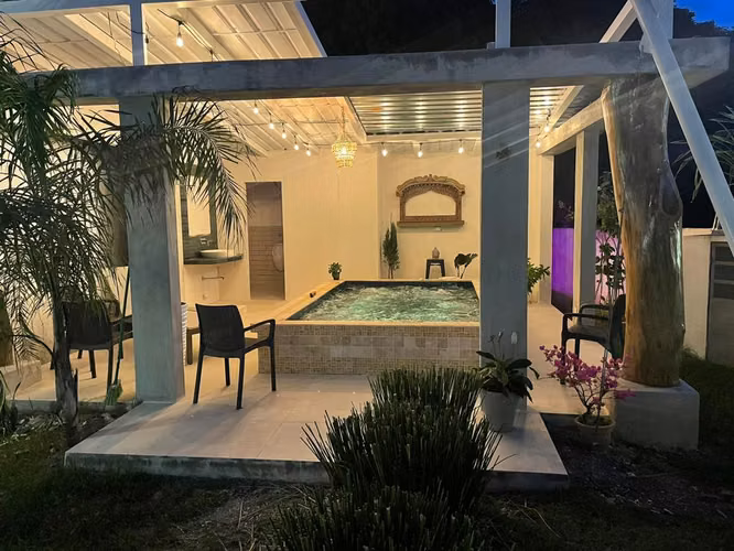 “PARAISO PLAYERO” AMPLIA CASA EN COSTA ESMERALDA CON JACUZZI EN COMUNIDAD PRIVADA EN VENTA