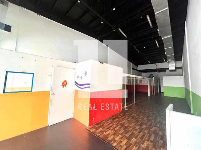 Se vende Local Comercial en Centennial Plaza - Imagen 3