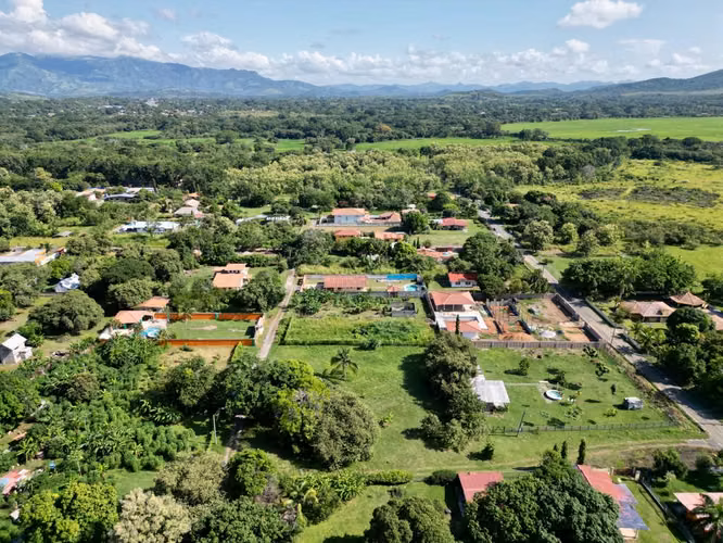 TERRENO EN GORGONA EN VENTA 3
