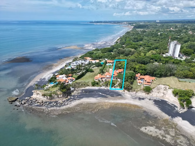CASA FRENTE AL MAR PUNTA BARCO EN VENTA