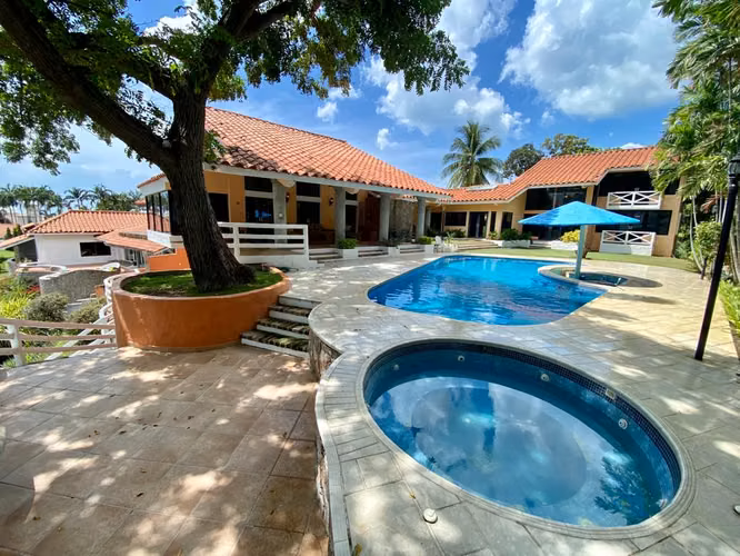 CASA FRENTE AL MAR PUNTA BARCO EN VENTA