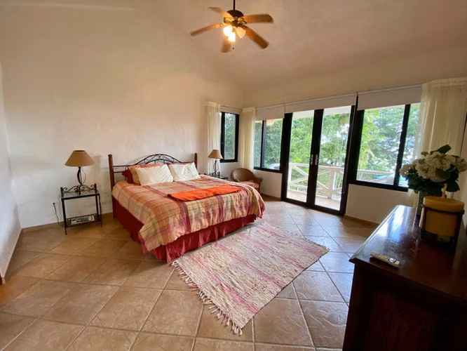 CASA FRENTE AL MAR PUNTA BARCO EN VENTA