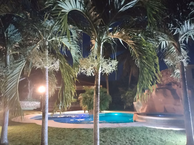 HERMOSA VILLA BRISA MARE CON PISCINA, JACUZZI Y CASCADA (A 3 MINUTOS ENTRANDO POR PUNTA CHAME)