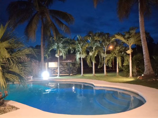 HERMOSA VILLA BRISA MARE CON PISCINA, JACUZZI Y CASCADA (A 3 MINUTOS ENTRANDO POR PUNTA CHAME)