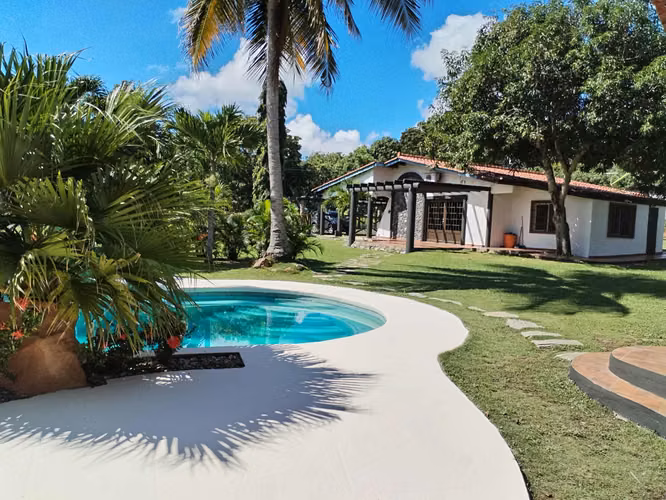 HERMOSA VILLA BRISA MARE CON PISCINA, JACUZZI Y CASCADA (A 3 MINUTOS ENTRANDO POR PUNTA CHAME)