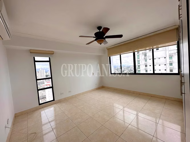 Oportunidad! Se Vende Apartamento en Dos Mares con Hermosas Vistas