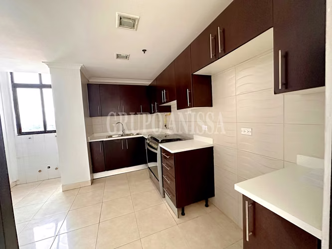 Oportunidad! Se Vende Apartamento en Dos Mares con Hermosas Vistas