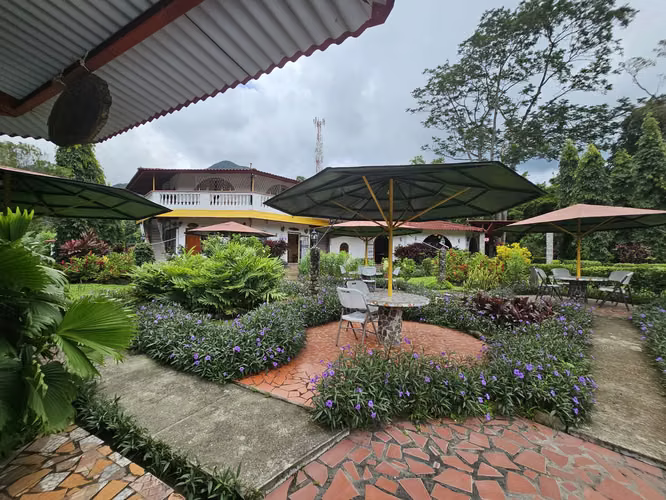 VENTA DE HOTEL DE LUJO  EN EL VALLE EL MAS TURISTICA LUGAR DE PANAMA CON AMPLIA AREA VERDE 3.1M - Imagen 11