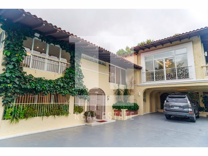 Se vende Casa en Altos del Golf - Imagen 2