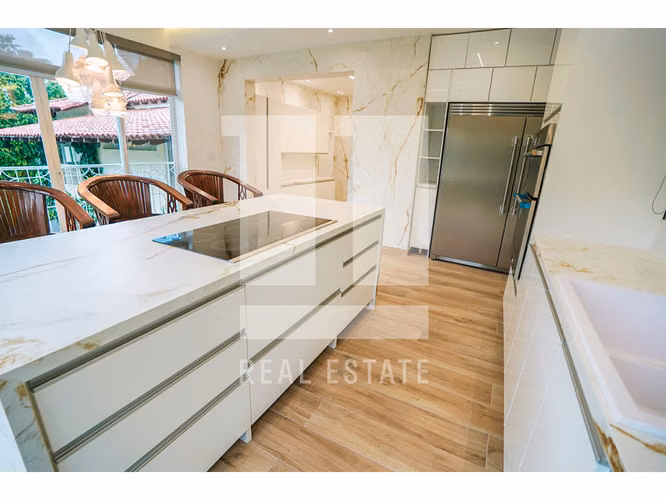 Se vende Casa en Altos del Golf - Imagen 14