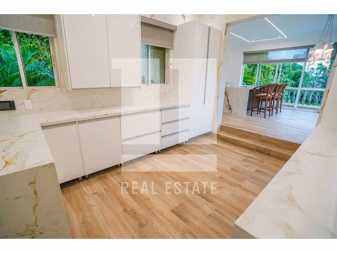 Se vende Casa en Altos del Golf - Imagen 20