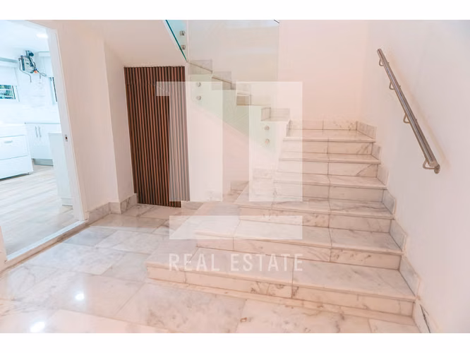 Se vende Casa en Altos del Golf - Imagen 10