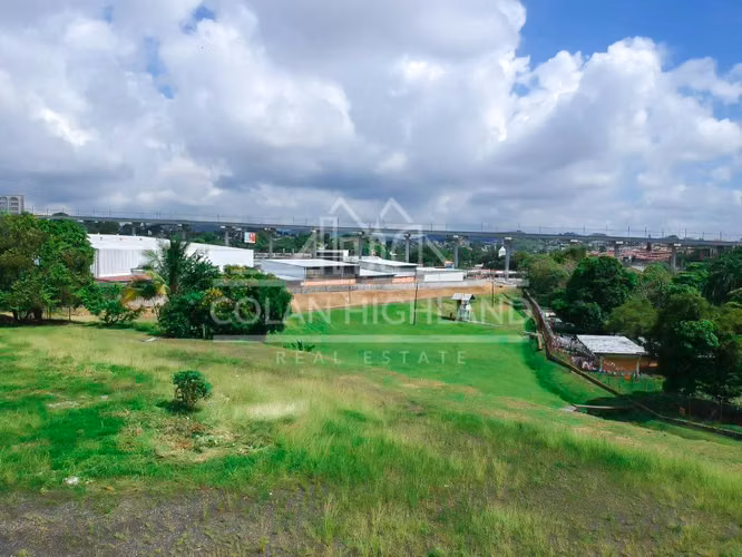 Se Vende Terreno en Avenida Domingo Díaz, Villa Lucre