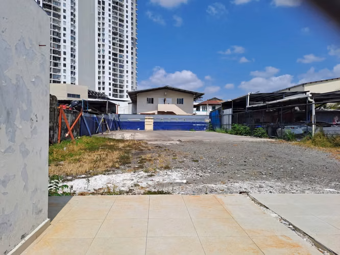 ALQUILER TERRENO PARQUE LEFEVRE ID 7026