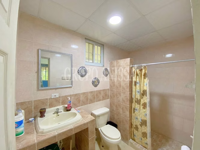 Oportunidad! Se Vende Casa en Altos de Cerro Azul