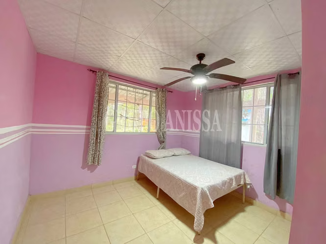 Oportunidad! Se Vende Casa en Altos de Cerro Azul