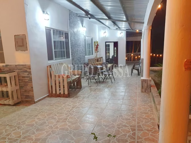 Oportunidad! Se Vende Casa en Altos de Cerro Azul