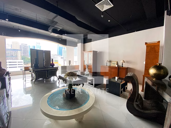 Se Vende piso completo de Oficinas en PH Molon Tower