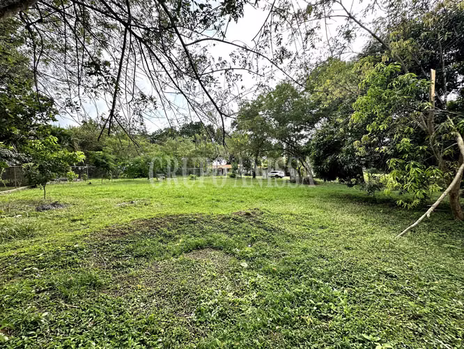 Oportunidad! Se Vende Hermoso Terreno de Esquina en Vía al Valle - Imagen 2