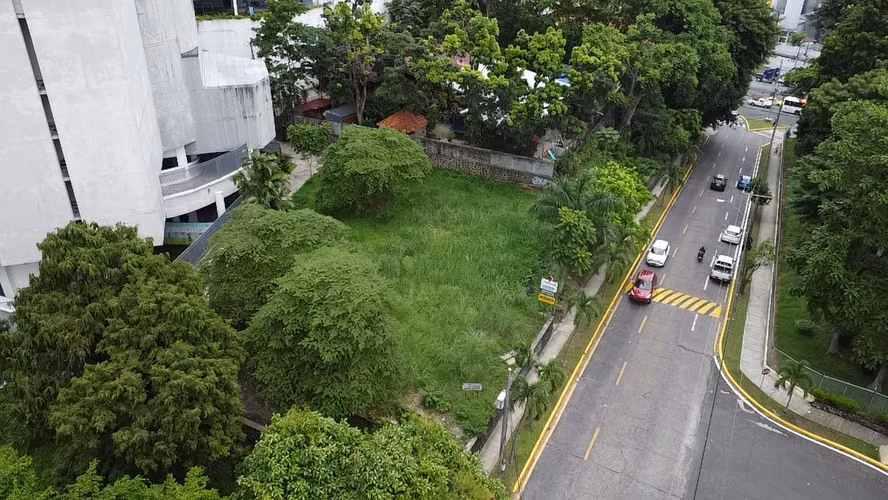 Se Vende Terreno de 1,374m2 en el Cangrejo