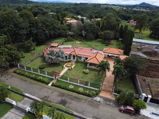 Luxury sale house in Costa del Este