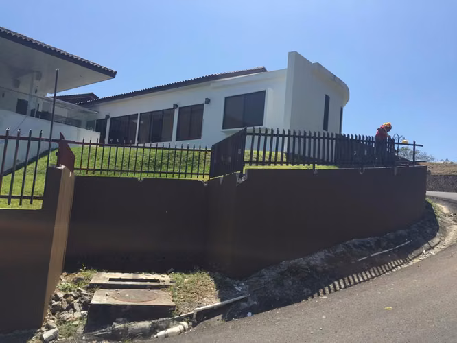 Venta de lujosa casa en David - Hacienda Rio Cruz