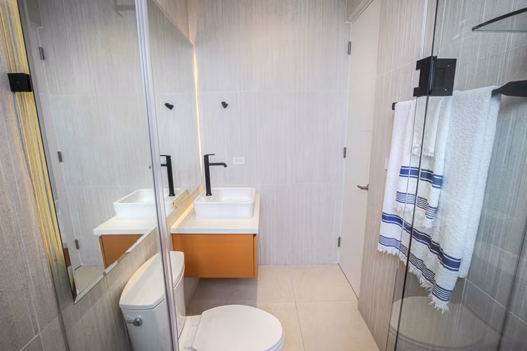 PEARL de ensueño! $1,050,000 4 recs duplex
