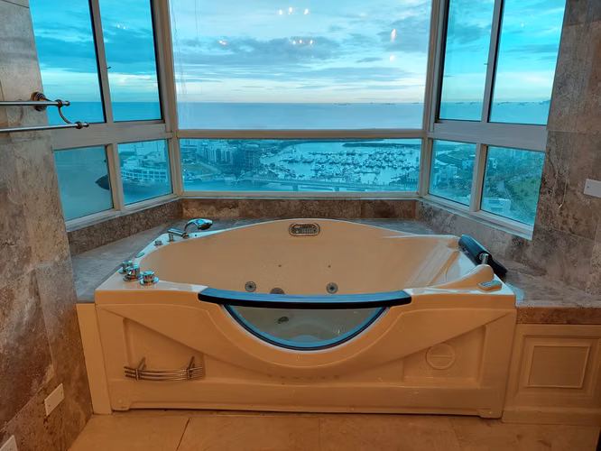 Venta apartamento en Punta Pacifica frente al mar