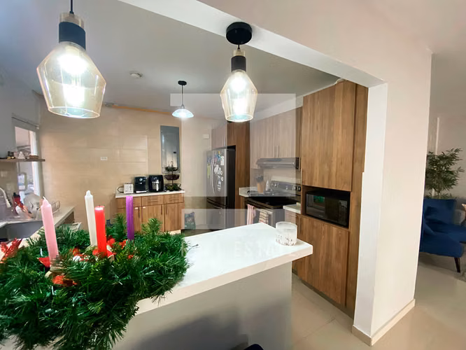 Se vende casa residencial en el Doral, El Bosque - Imagen 1