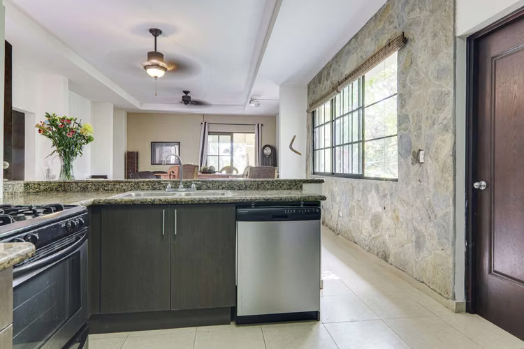 Hacienda Pacifica -Casa de lujo en un lote grande