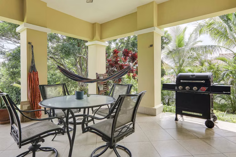 Hacienda Pacifica -Casa de lujo en un lote grande