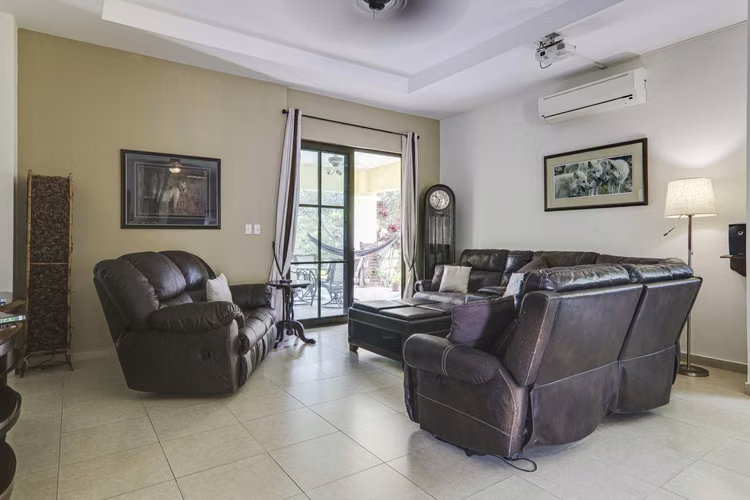 Hacienda Pacifica -Casa de lujo en un lote grande