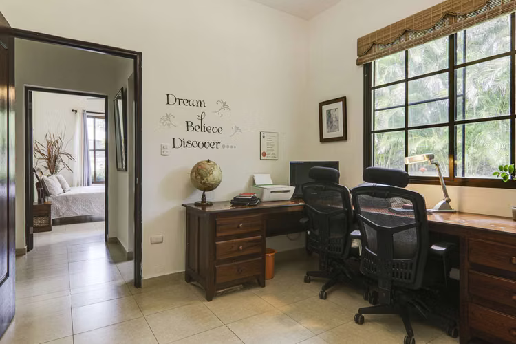 Hacienda Pacifica -Casa de lujo en un lote grande