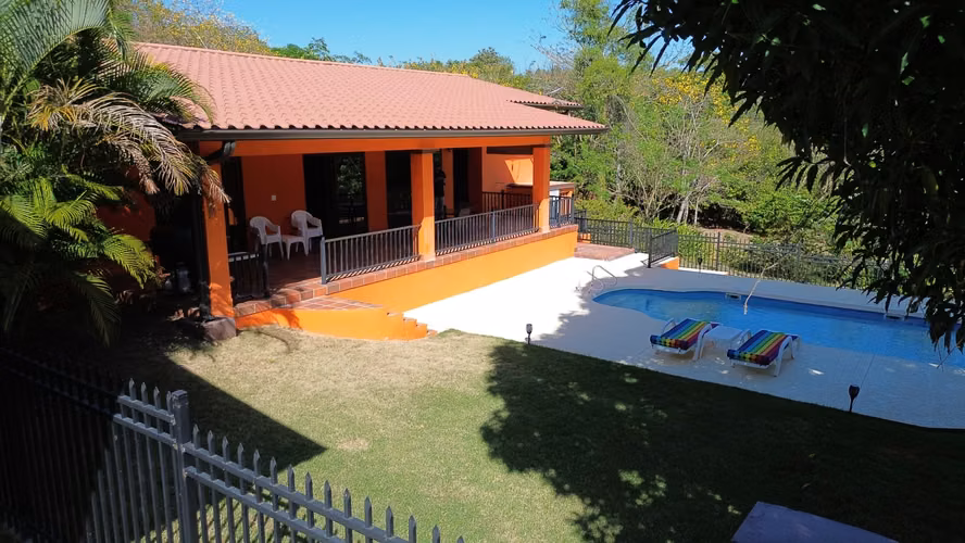 Casa con Piscina en El Espino