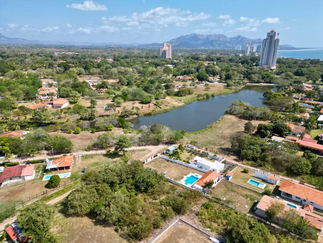 6 TERRENOS EN CORONADO FRENTE AL LAGO JUNTOS O SEPARADOS EN VENTA