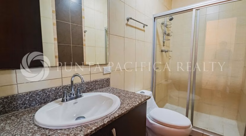 Serenity on the Bay en Venta de 2 habitaciones, 124m2, 2.5 baños. $215000