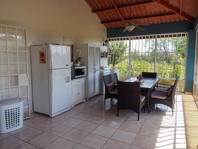 Casa en Venta en el area de Playa Coronado - Cabuya - Lote Amplio