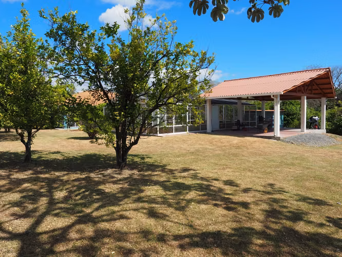 Casa en Venta en el area de Playa Coronado - Cabuya - Lote Amplio