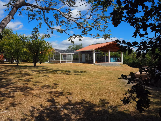 Casa en Venta en el area de Playa Coronado - Cabuya - Lote Amplio