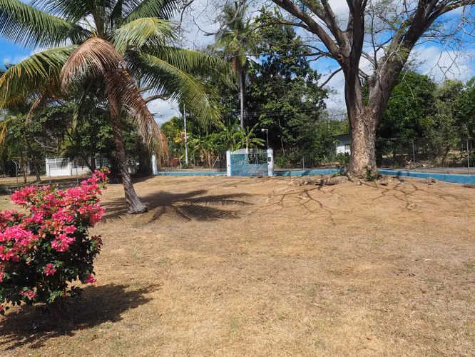 Casa en Venta en el area de Playa Coronado - Cabuya - Lote Amplio