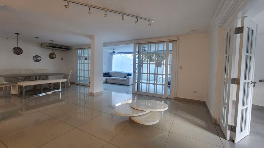 Venta de casa en Altos del Golf